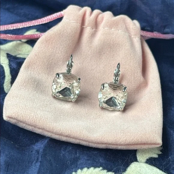 Kate Spade Silver Tone Square Cushion-Cut Crystal Drop Earrings Lever-back Close - Picture 2 of 12